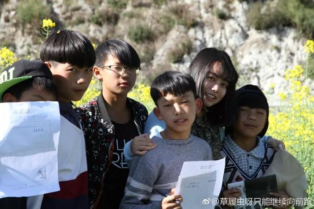 90后硬核美女學(xué)霸，山里“蹲”4年教5萬多孩子寫詩…