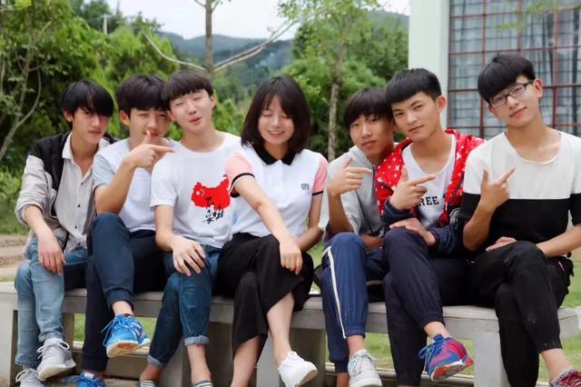 90后硬核美女學(xué)霸，山里“蹲”4年教5萬多孩子寫詩…