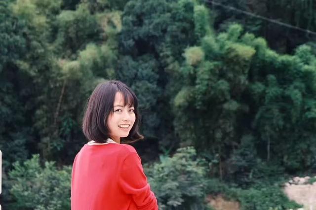 90后硬核美女學(xué)霸，山里“蹲”4年教5萬多孩子寫詩…
