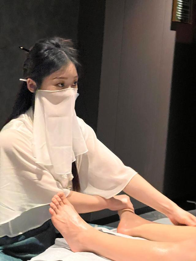 采耳店內(nèi)幕：女技師的輕柔式按摩，別有洞天