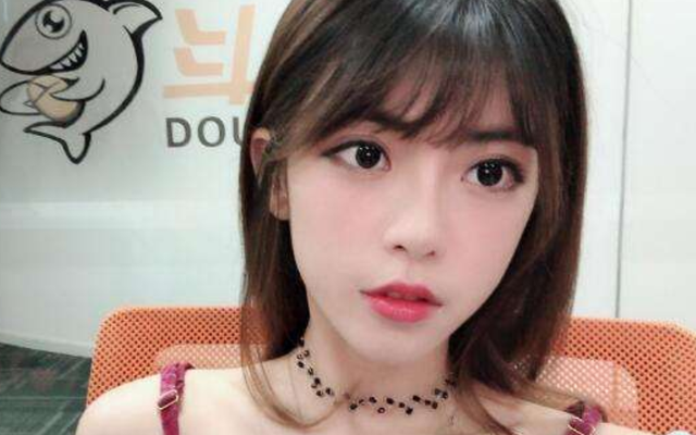 斗魚人氣女主播：魔王被稱最美，而她一首歌碾壓薛之謙和周杰倫