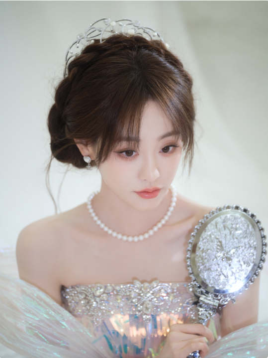 星光大賞太炸裂了！搶話筒露胸貼，各種失誤迷路摔倒還下跪