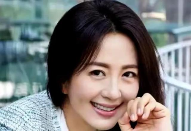 曾經(jīng)的央視最美主持，卻在拍戲時(shí)懷孕，今孩子已16歲生父依然成謎