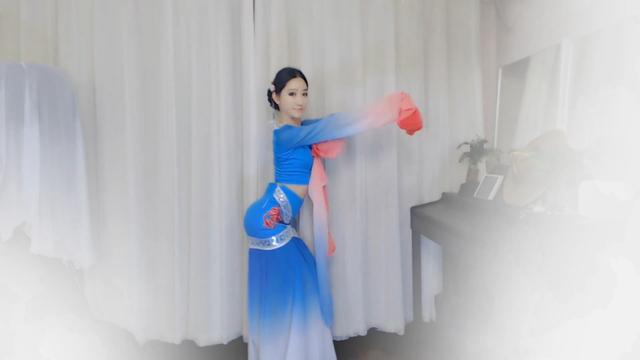 郭mini：旗袍與水袖，你偏愛哪一種？