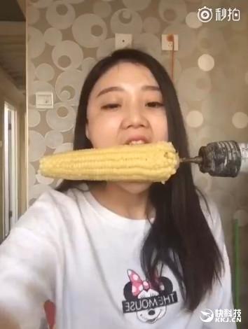 美女電鉆啃玉米變禿頂去看醫(yī)生：真悲劇了