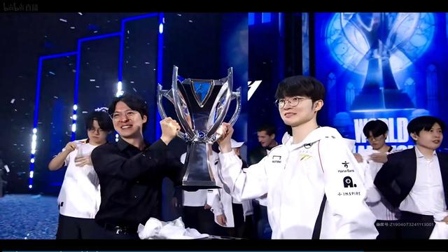 英雄聯(lián)盟真沒人看了？?jī)纱蠼^活主播宣布退網(wǎng)，臨走前解封所有黑粉