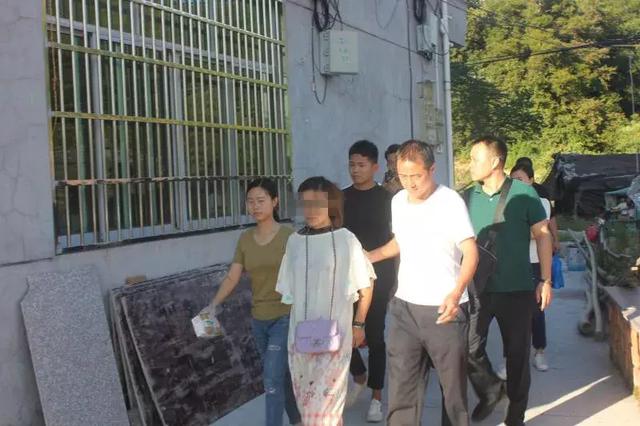 網(wǎng)紅女主播“妖妖”，直播尺度大膽，利用直播販毒