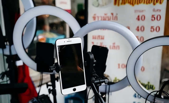 女子愛上純情男主播，兩年打賞1400多萬，竟把自己弄到鋃鐺入獄