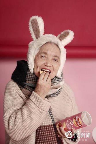 帶87歲外婆拍了一套少女系寫真，她說：希望外婆永遠(yuǎn)“少女”