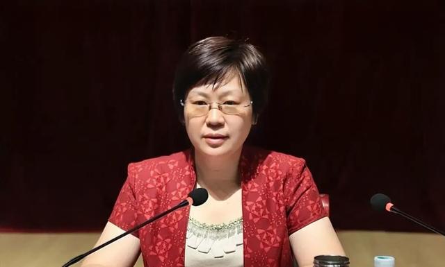 《從教師到市委常委：一個女干部的沉淪之路》