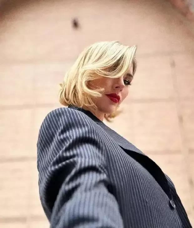 歐冠節(jié)目女主持人走紅網(wǎng)絡(luò) 高顏值+魔鬼身材