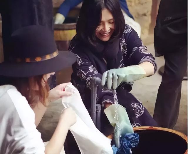 不當名人當村姑，39歲帶三個娃隱居鄉(xiāng)間，她如今現(xiàn)狀如何？