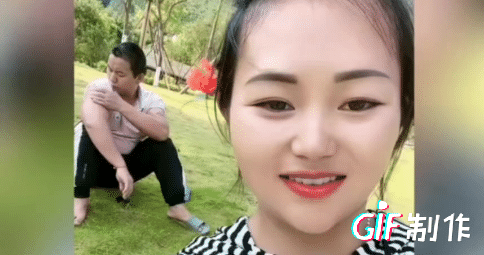 笑死人，看看直播關美顏后，女主播的表情變化，小撒直夸自己帥呆