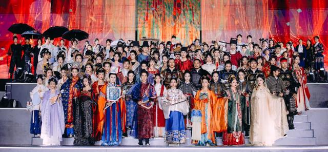 一夜爆賣4500萬！李佳琦“變裝”，投資人追捧，又一百億新市場(chǎng)