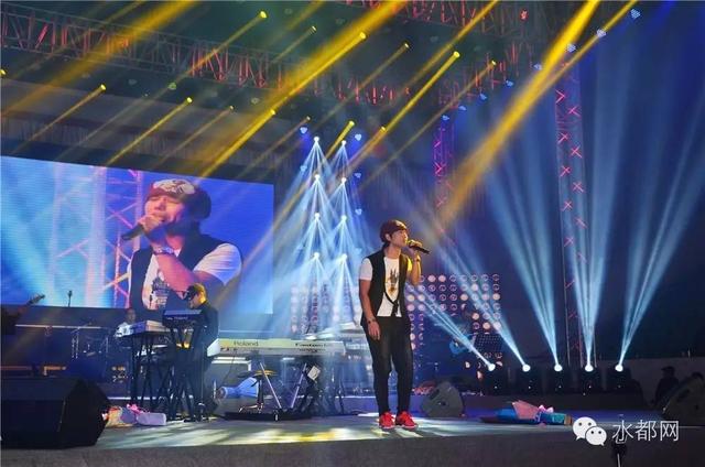 丹江口原創(chuàng)音樂演唱會,11號八點火爆開唱!