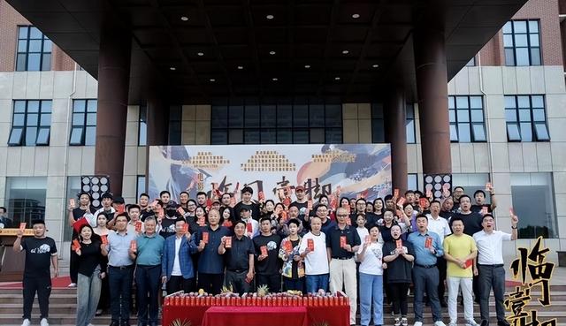 曹穎近況惹熱議！在韓國夜市小店賣貨，濃妝艷抹，網(wǎng)友傻眼認(rèn)不出