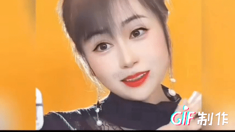 笑死人，看看直播關美顏后，女主播的表情變化，小撒直夸自己帥呆