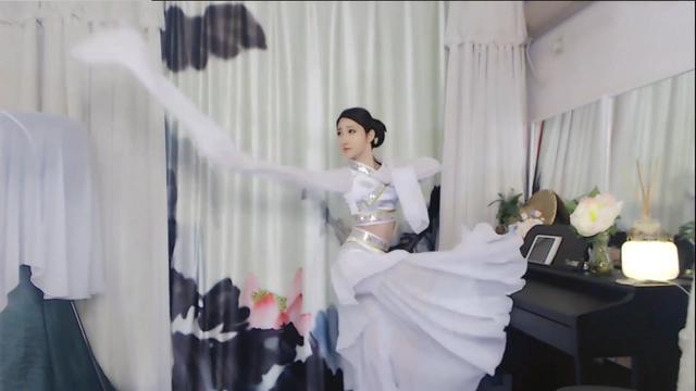 郭mini：旗袍與水袖，你偏愛哪一種？