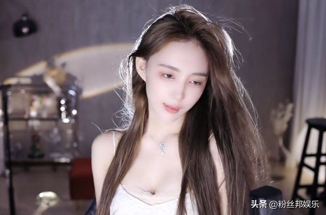 斗魚王雨檬接受采訪，被PDD評價“攝人心魄”，讓她躋身舞蹈一姐