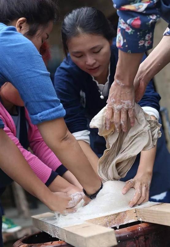 不當名人當村姑，39歲帶三個娃隱居鄉(xiāng)間，她如今現(xiàn)狀如何？