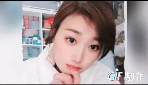 笑死人，看看直播關美顏后，女主播的表情變化，小撒直夸自己帥呆