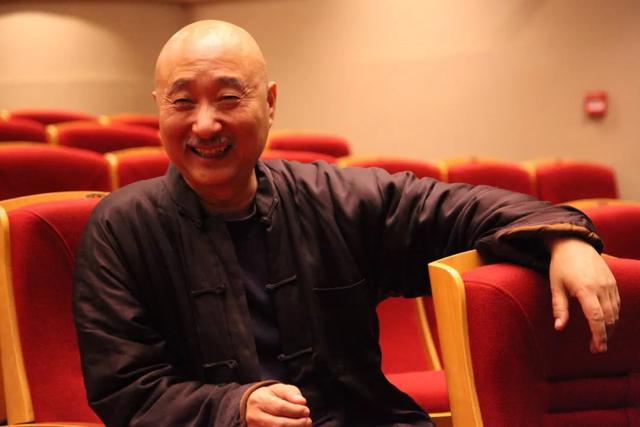 成人直播間：女大學(xué)生在宿舍當(dāng)色情主播