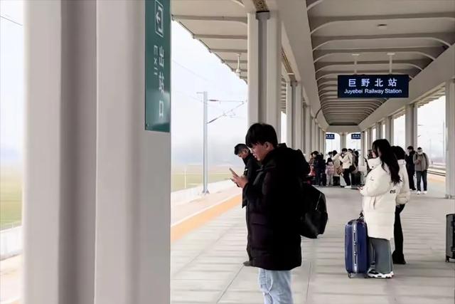 女子零度戶外直播跳舞，女子因單薄衣著遭舉報(bào)