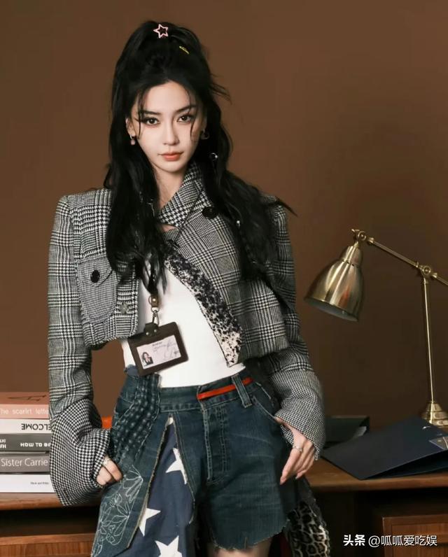 看了直播間的baby,才發(fā)現(xiàn)怪不得她紅，只因能屈能伸