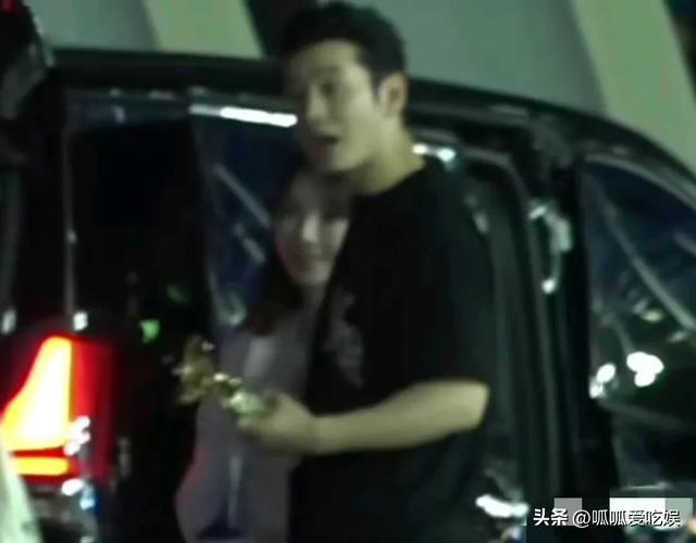 看了直播間的baby,才發(fā)現(xiàn)怪不得她紅，只因能屈能伸