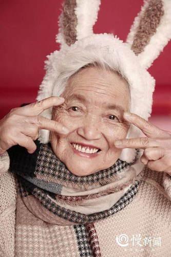 帶87歲外婆拍了一套少女系寫真，她說：希望外婆永遠(yuǎn)“少女”