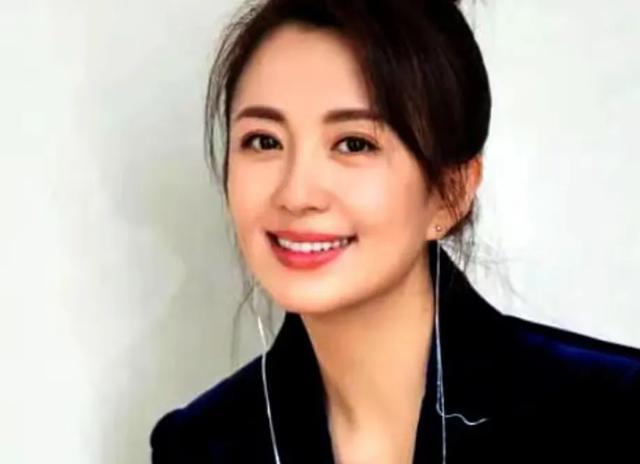 曾經(jīng)的央視最美主持，卻在拍戲時(shí)懷孕，今孩子已16歲生父依然成謎