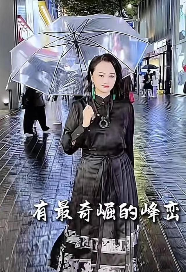 曹穎近況惹熱議！在韓國夜市小店賣貨，濃妝艷抹，網(wǎng)友傻眼認(rèn)不出