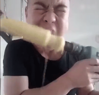 美女電鉆啃玉米變禿頂去看醫(yī)生：真悲劇了