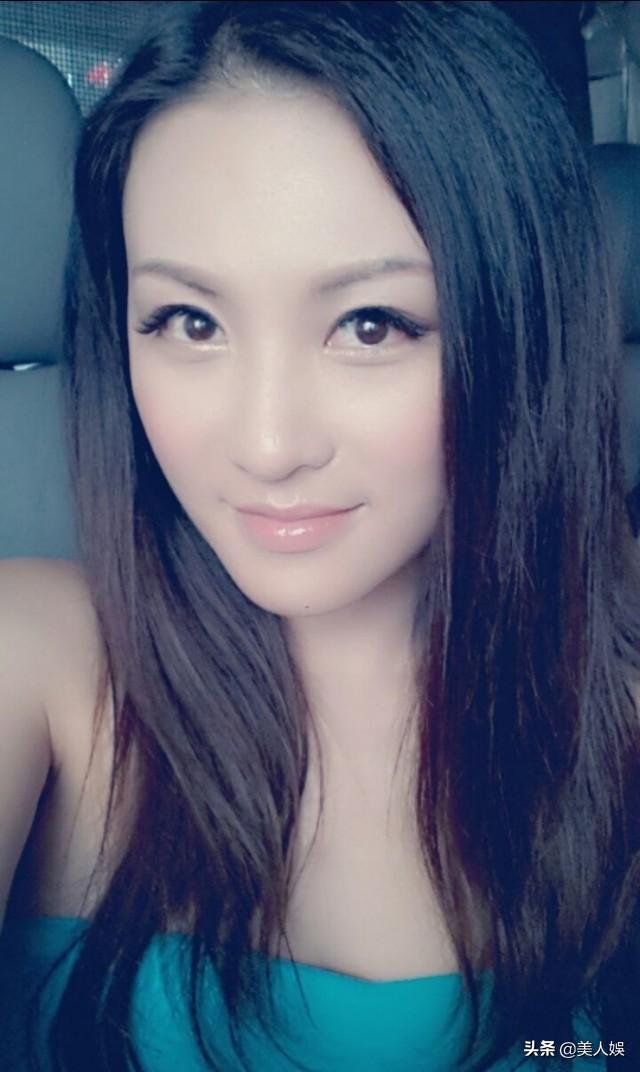 身材惹火還有一雙桃花眼,廣東南方臺著名美女主持人許燕玲