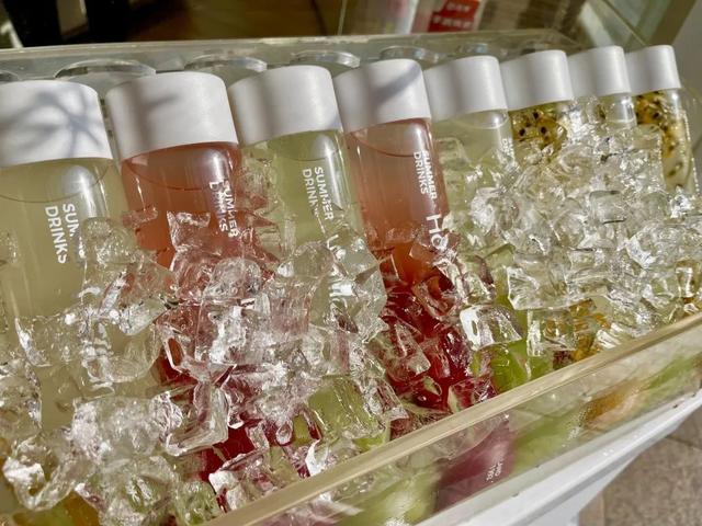 朱廣權(quán)吐槽高溫段子又上新了：涼風(fēng)太摳門