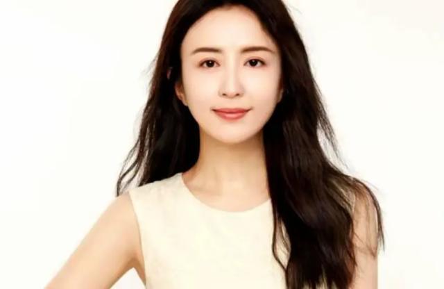 曾經(jīng)的央視最美主持，卻在拍戲時(shí)懷孕，今孩子已16歲生父依然成謎