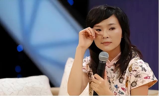 不當名人當村姑，39歲帶三個娃隱居鄉(xiāng)間，她如今現(xiàn)狀如何？