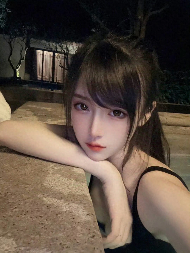 美女主播腐團(tuán)兒，黑色比基尼自拍，身材好頂！