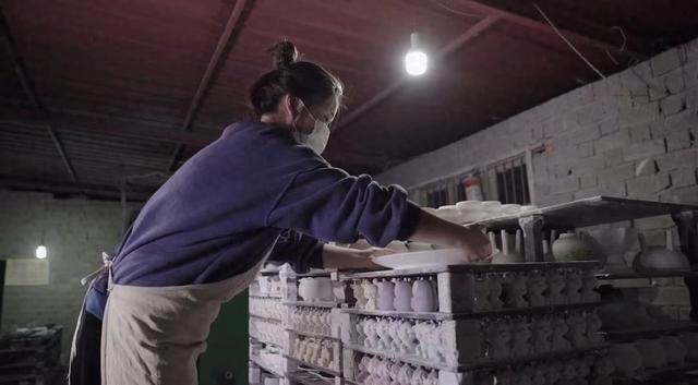 研二女生直播燒瓷器，就為攢錢在景德鎮(zhèn)建口窯