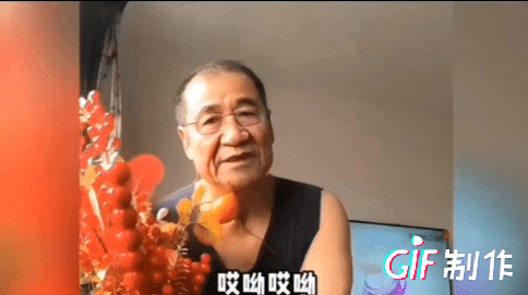 笑死人，看看直播關美顏后，女主播的表情變化，小撒直夸自己帥呆