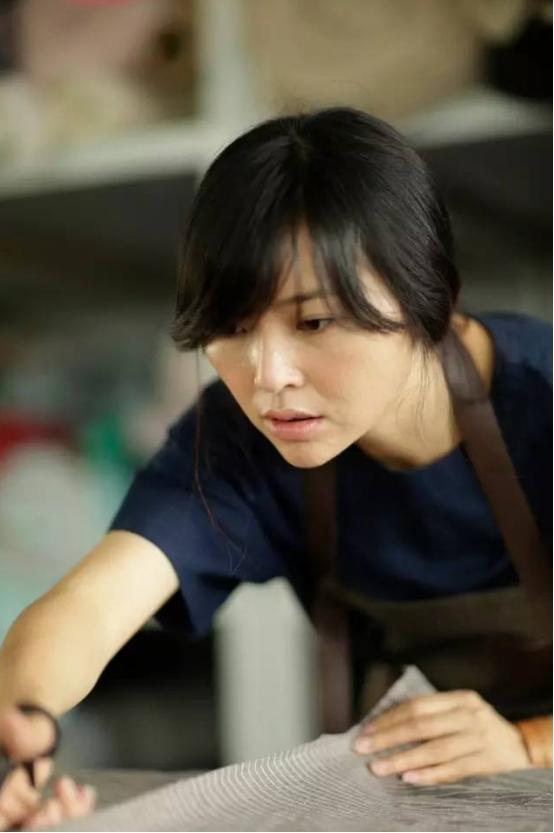 不當名人當村姑，39歲帶三個娃隱居鄉(xiāng)間，她如今現(xiàn)狀如何？