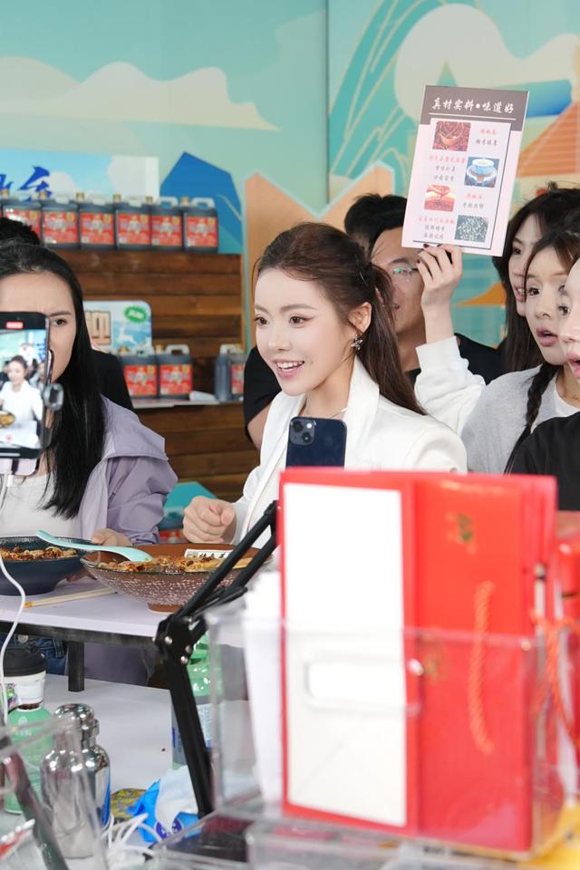 全網(wǎng)首個粉絲破億女主播誕生 辛選蛋蛋為直播新生代代言