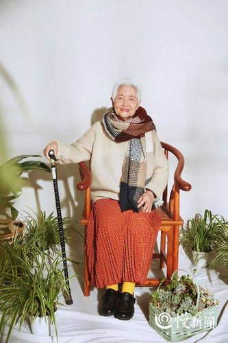 帶87歲外婆拍了一套少女系寫真，她說：希望外婆永遠(yuǎn)“少女”