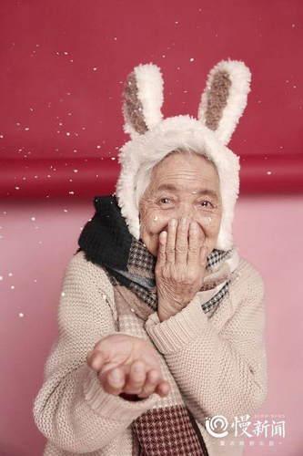 帶87歲外婆拍了一套少女系寫真，她說：希望外婆永遠(yuǎn)“少女”
