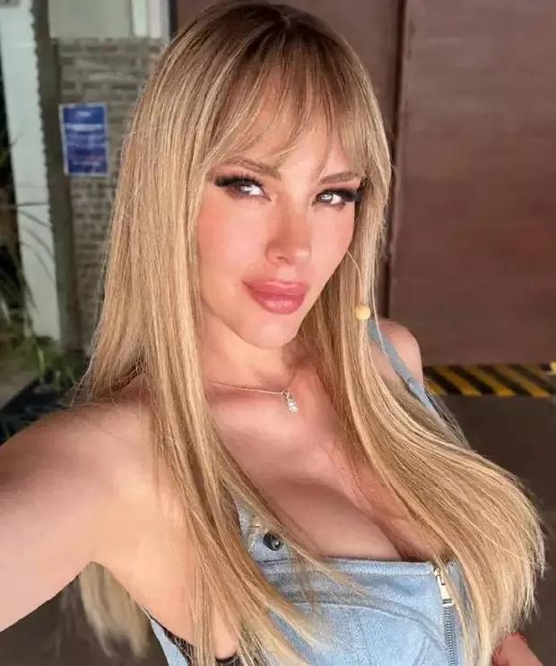 歐冠節(jié)目女主持人走紅網(wǎng)絡(luò) 高顏值+魔鬼身材