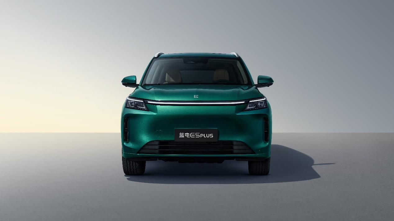 藍電E5 PLUS上新，一口價9.98萬，10萬內(nèi)唯一165km超長續(xù)航插混SUV